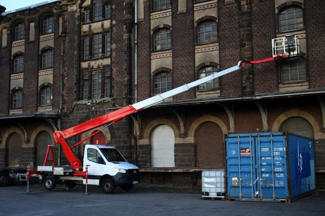 LKW-Arbeitsbühne 27,60 m