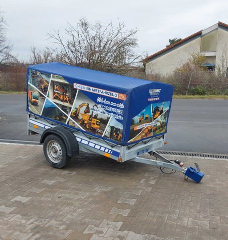 PKW-Anhänger mit Plane