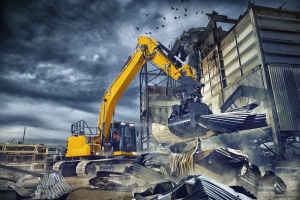 großer Kettenbagger 21,60 T